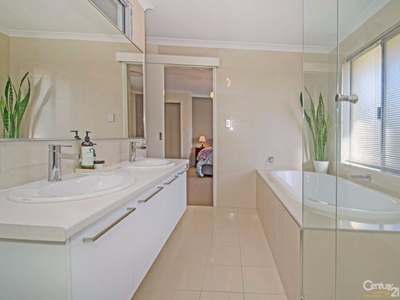 52 Somerville Drive, College Grove WA 6230