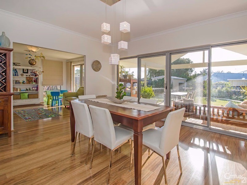 52 Somerville Drive, College Grove WA 6230