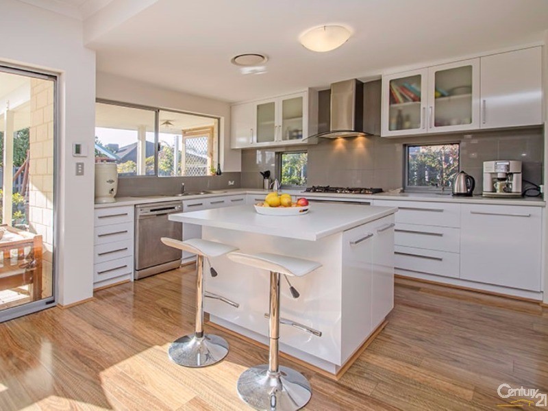 52 Somerville Drive, College Grove WA 6230