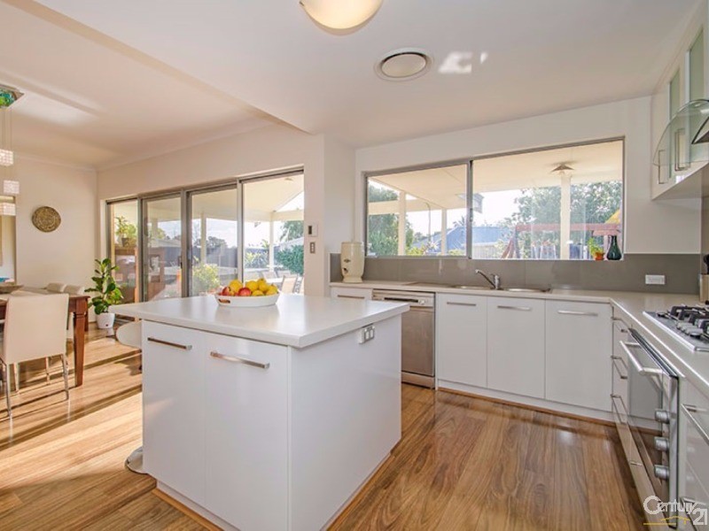 52 Somerville Drive, College Grove WA 6230