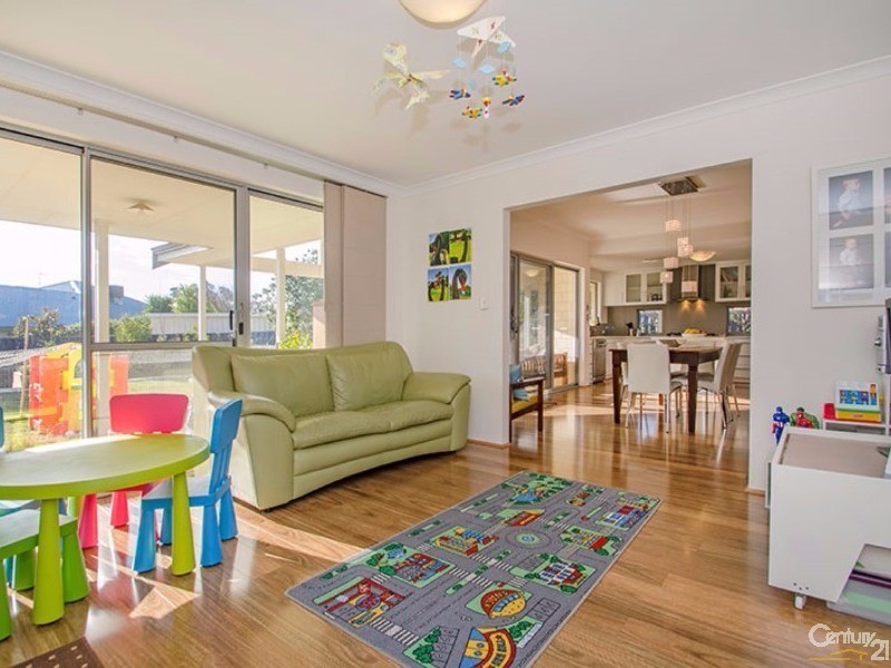 52 Somerville Drive, College Grove WA 6230