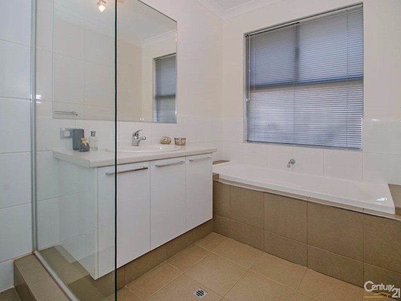 52 Somerville Drive, College Grove WA 6230