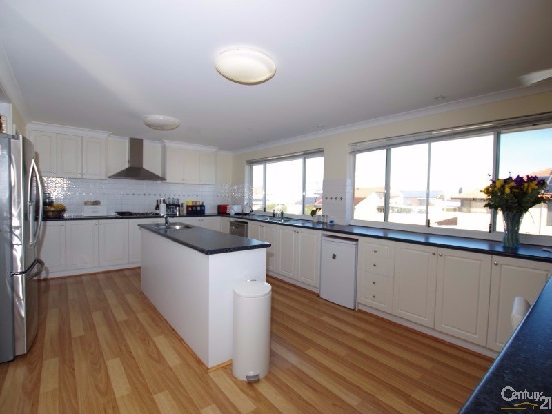319 Norton Promenade, Dalyellup WA 6230