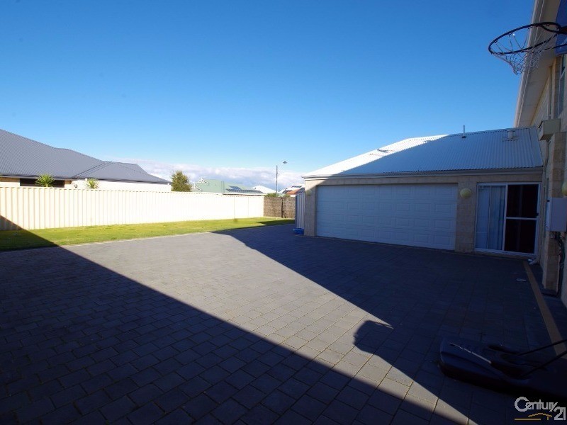 319 Norton Promenade, Dalyellup WA 6230