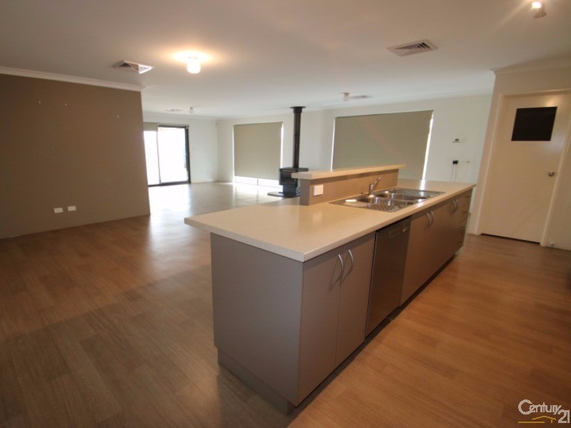 26 Claymore Loop, Dalyellup WA 6230