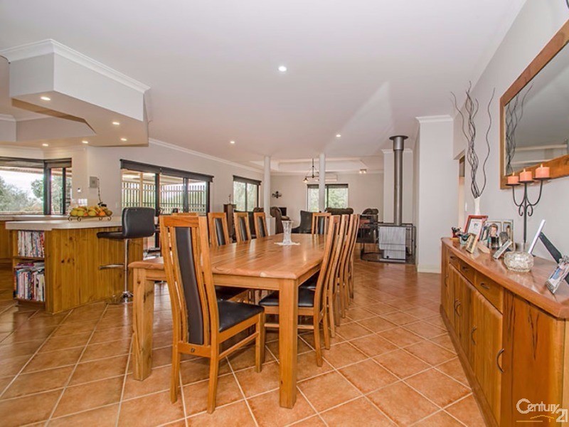 16 Grosmont Glade, Leschenault WA 6233