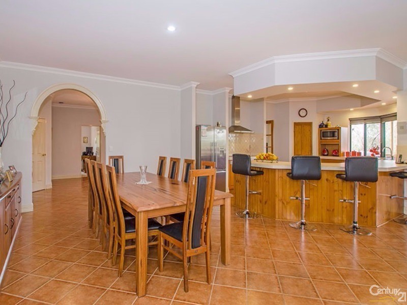 16 Grosmont Glade, Leschenault WA 6233