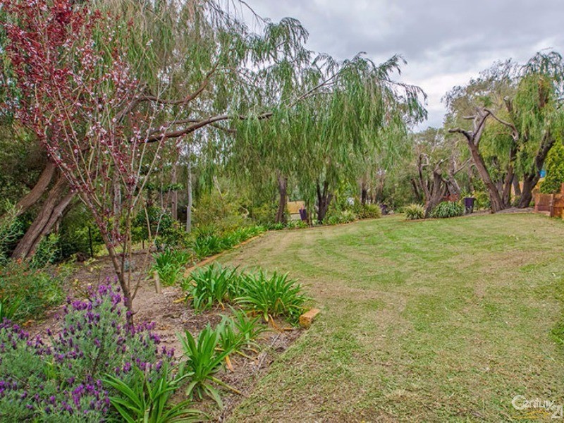 16 Grosmont Glade, Leschenault WA 6233