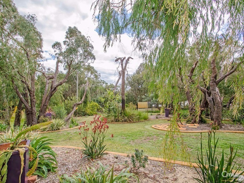 16 Grosmont Glade, Leschenault WA 6233