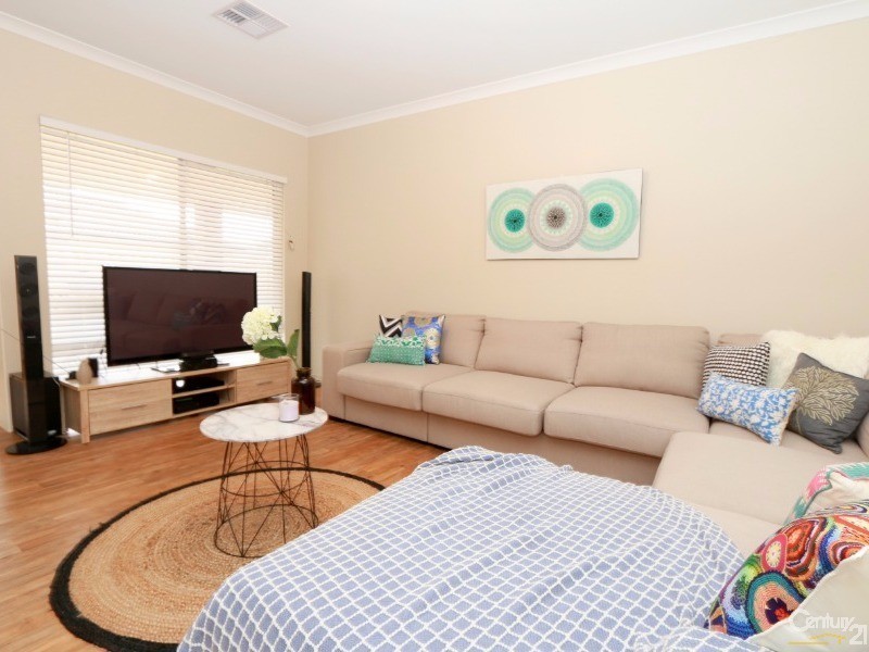 11 Reuben Way, Millbridge WA 6232