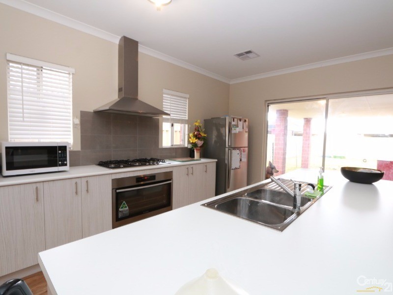 11 Reuben Way, Millbridge WA 6232