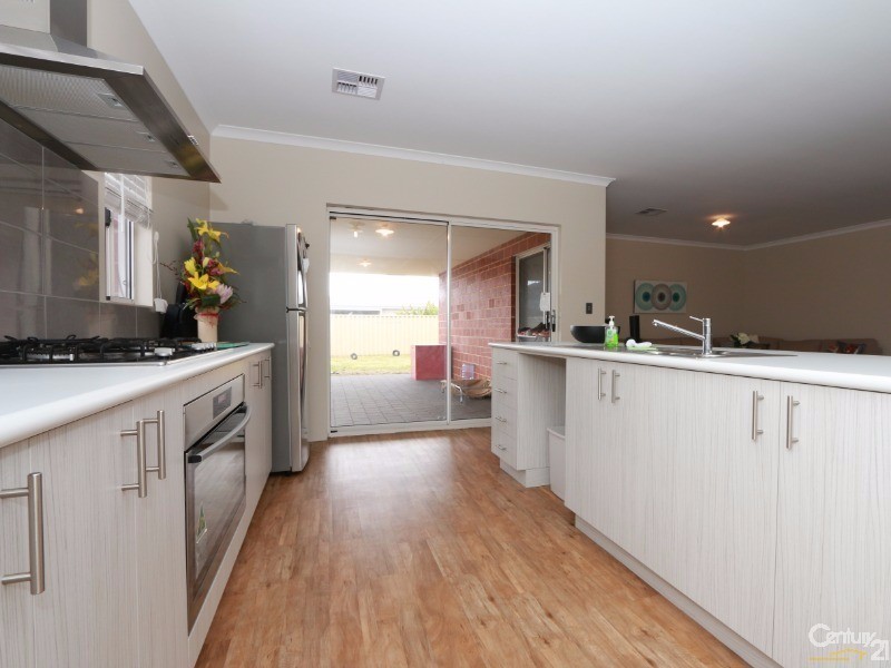 11 Reuben Way, Millbridge WA 6232