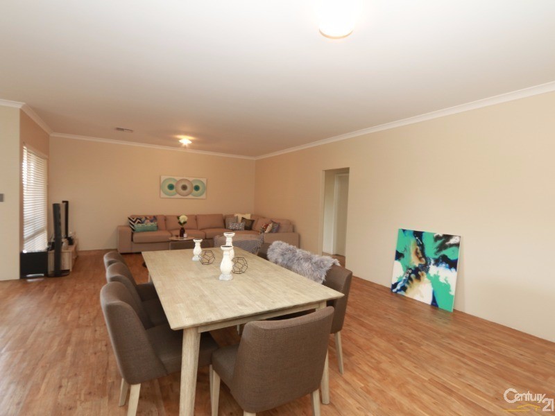 11 Reuben Way, Millbridge WA 6232