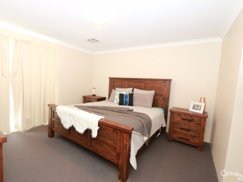 11 Reuben Way, Millbridge WA 6232