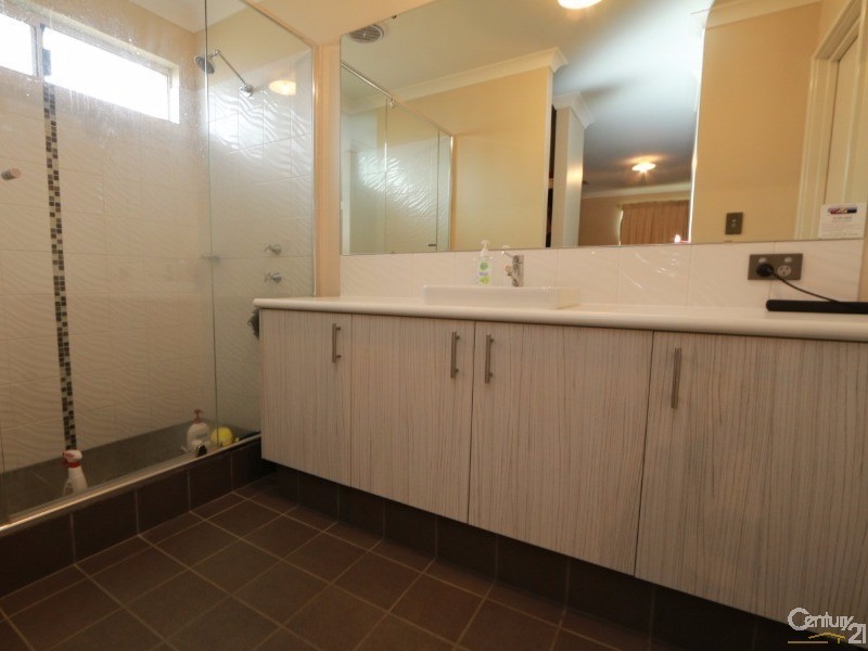 11 Reuben Way, Millbridge WA 6232