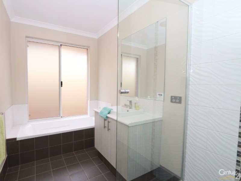 11 Reuben Way, Millbridge WA 6232