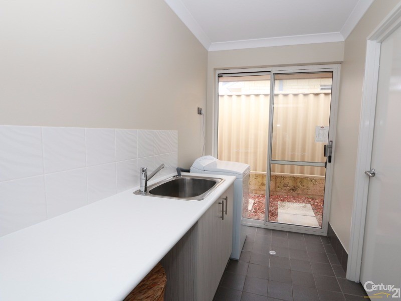 11 Reuben Way, Millbridge WA 6232