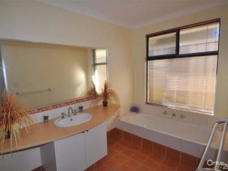 67 McMillan Drive, Dalyellup WA 6230