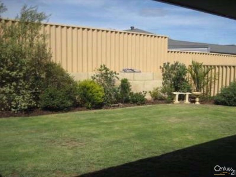 67 McMillan Drive, Dalyellup WA 6230