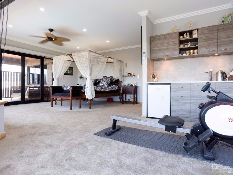 9 Portofino Crescent, Pelican Point WA 6230