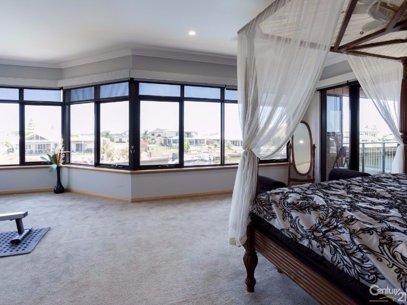 9 Portofino Crescent, Pelican Point WA 6230