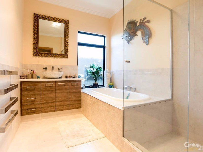 9 Portofino Crescent, Pelican Point WA 6230