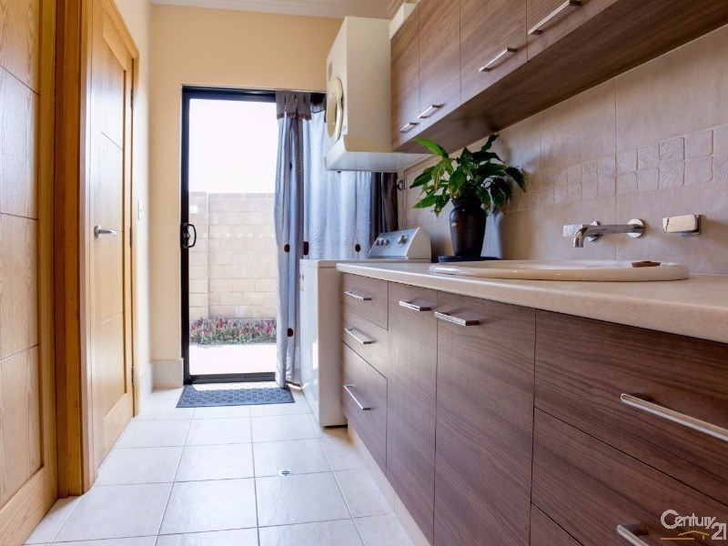 9 Portofino Crescent, Pelican Point WA 6230