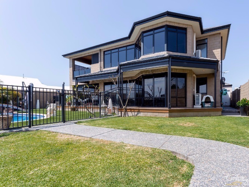 9 Portofino Crescent, Pelican Point WA 6230