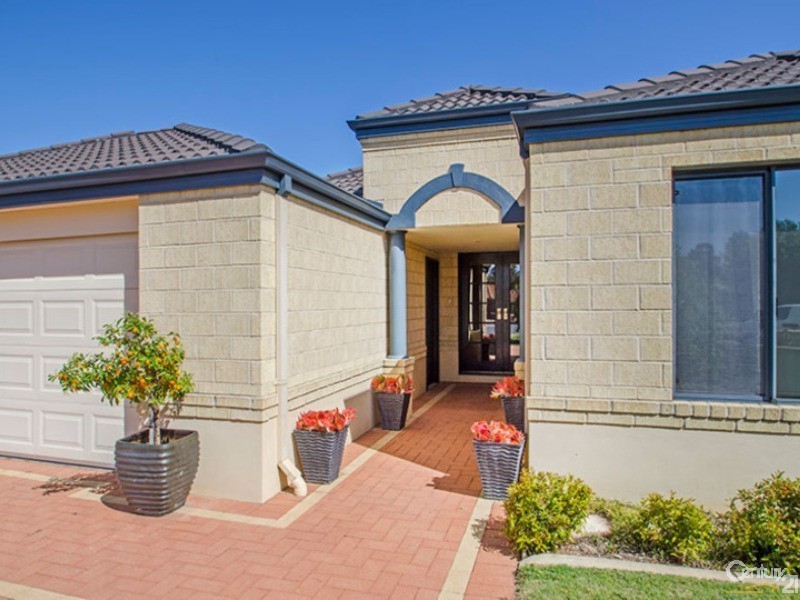 6 Clare Row, College Grove WA 6230