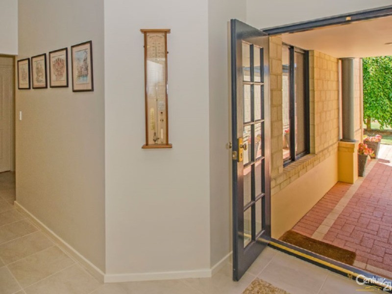 6 Clare Row, College Grove WA 6230