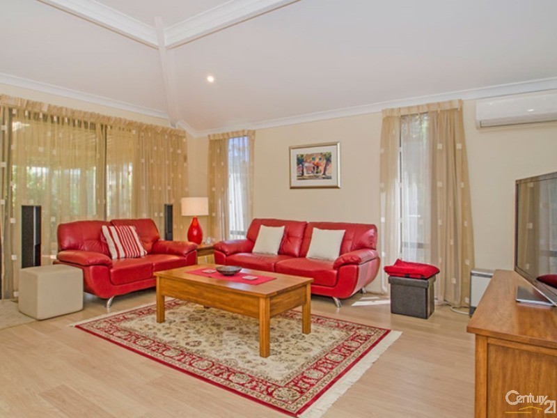 6 Clare Row, College Grove WA 6230