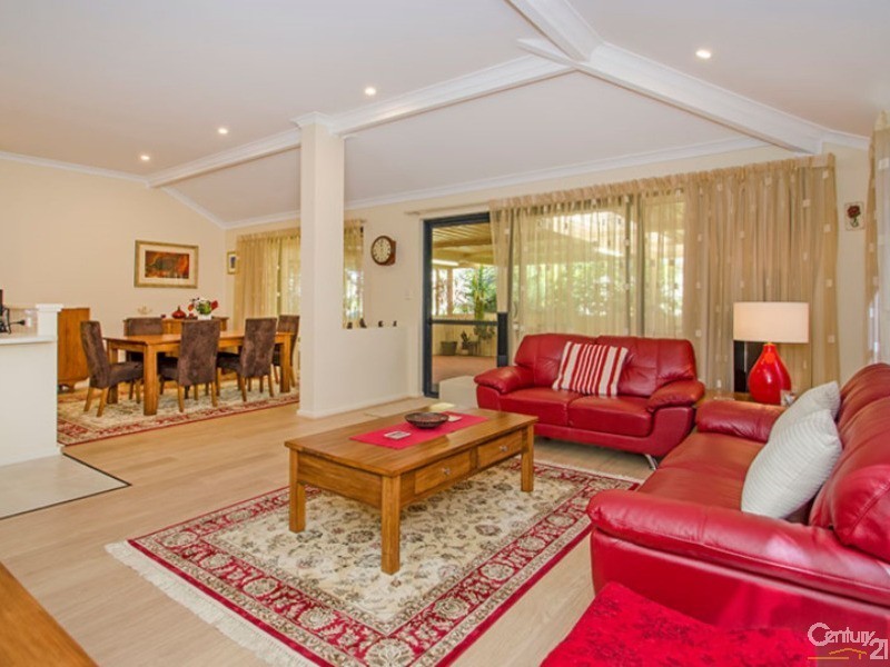 6 Clare Row, College Grove WA 6230