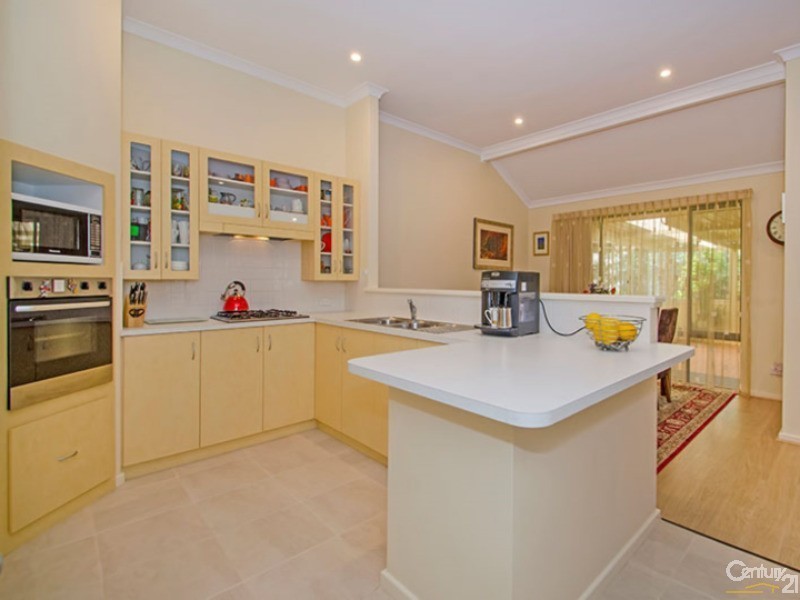 6 Clare Row, College Grove WA 6230