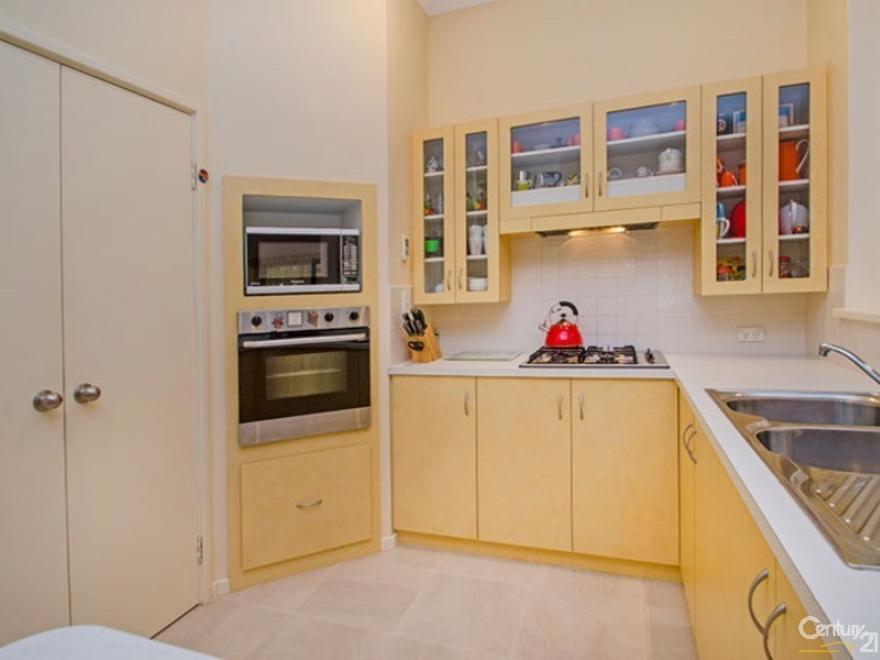 6 Clare Row, College Grove WA 6230