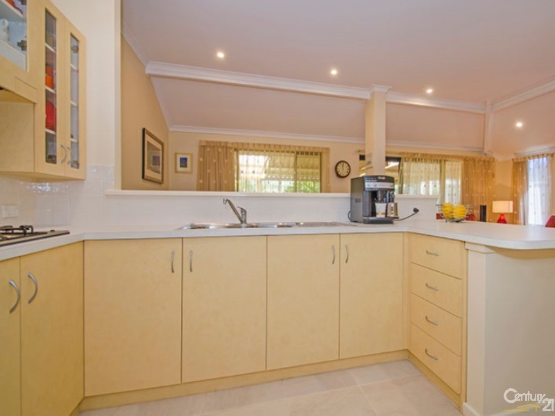 6 Clare Row, College Grove WA 6230