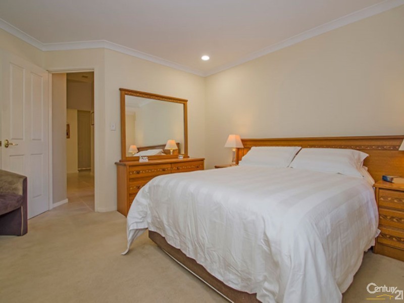 6 Clare Row, College Grove WA 6230