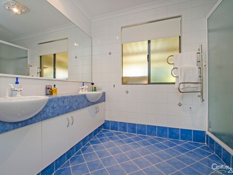 6 Clare Row, College Grove WA 6230