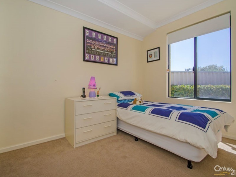 6 Clare Row, College Grove WA 6230