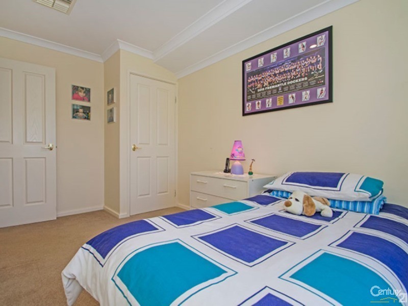 6 Clare Row, College Grove WA 6230