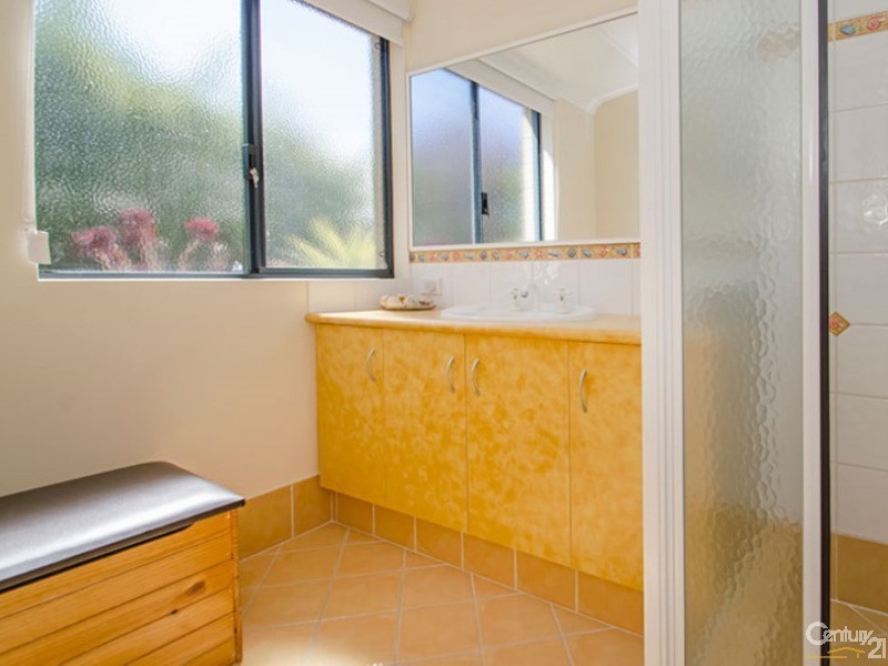 6 Clare Row, College Grove WA 6230