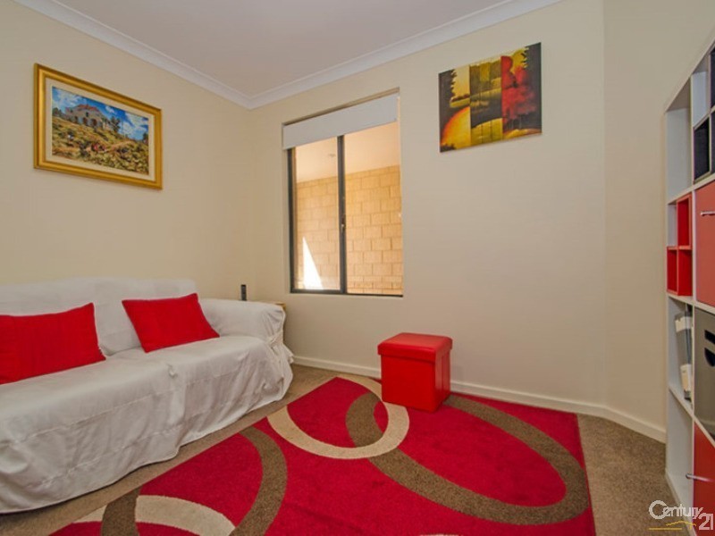 6 Clare Row, College Grove WA 6230