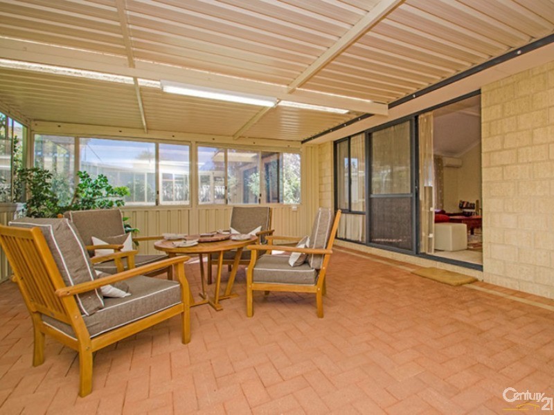 6 Clare Row, College Grove WA 6230