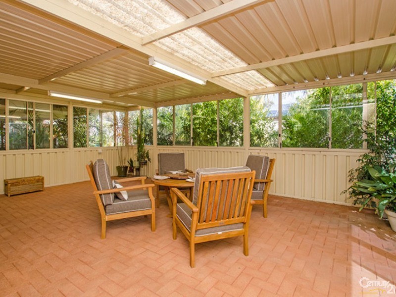 6 Clare Row, College Grove WA 6230