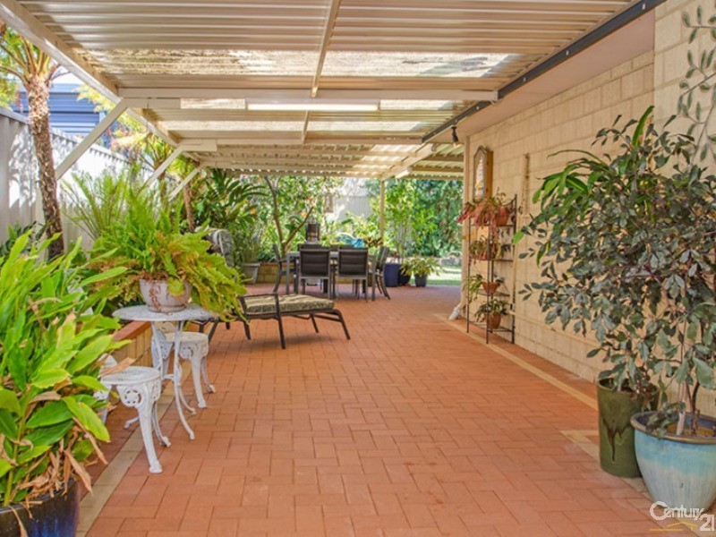 6 Clare Row, College Grove WA 6230