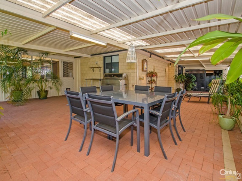 6 Clare Row, College Grove WA 6230