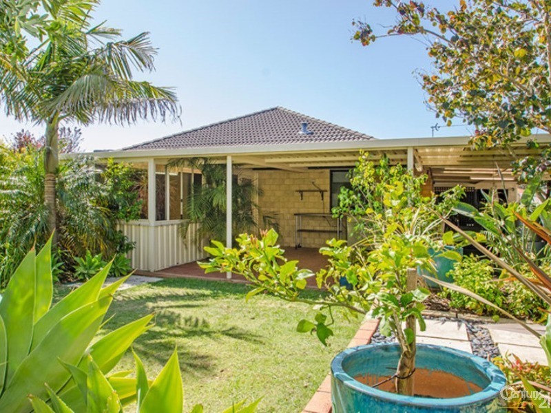 6 Clare Row, College Grove WA 6230