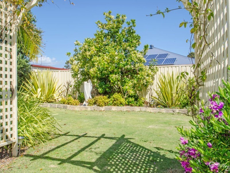 6 Clare Row, College Grove WA 6230