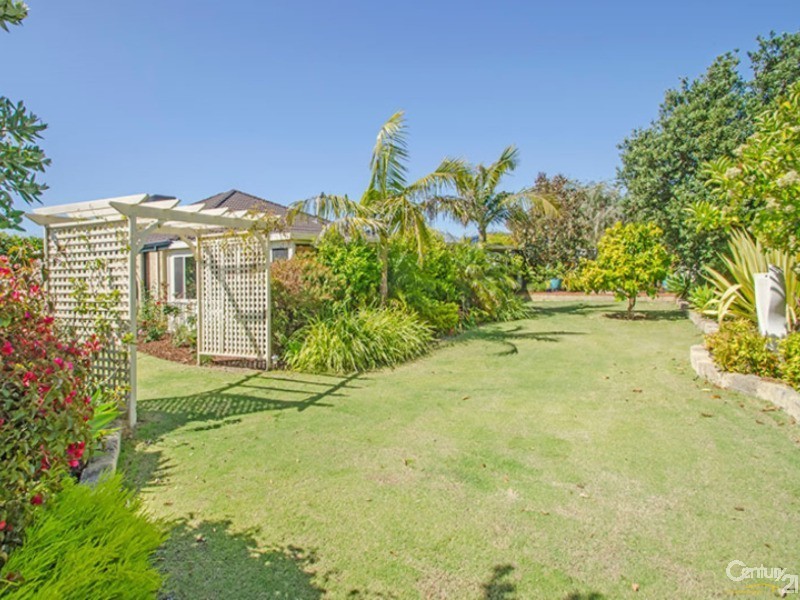 6 Clare Row, College Grove WA 6230