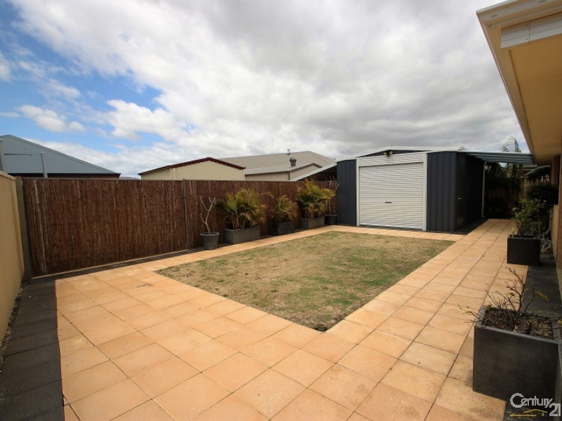 5 Apsley Circle, Millbridge WA 6232