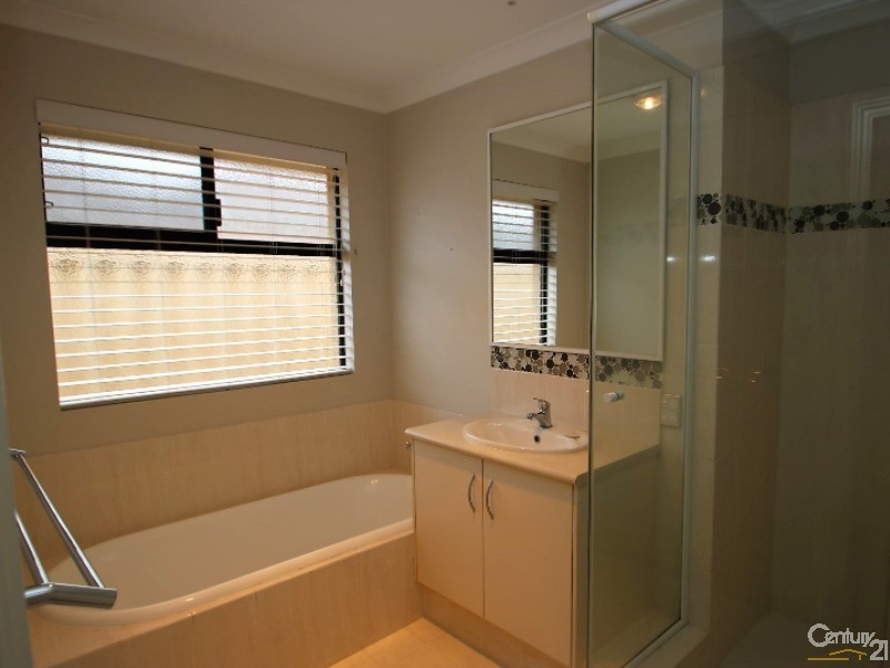 5 Apsley Circle, Millbridge WA 6232